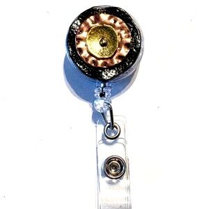Retractable badge holder